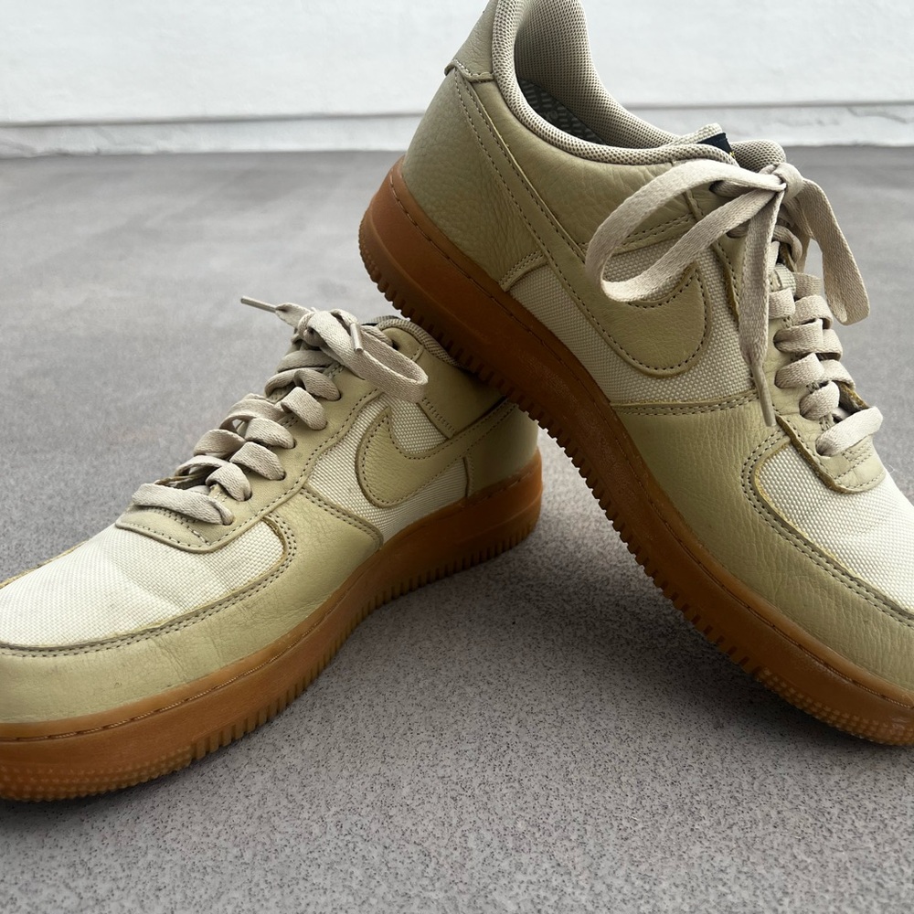 Nike Cream and Tan Sneakers
